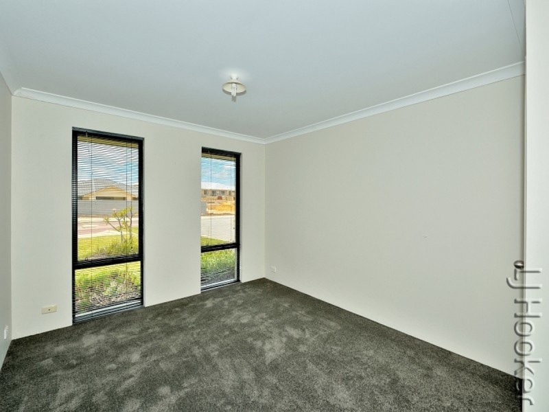 275 Peelwood Parade, Halls Head WA 6210