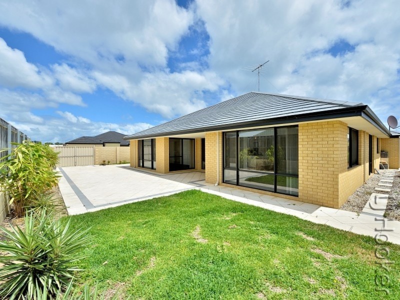 275 Peelwood Parade, Halls Head WA 6210