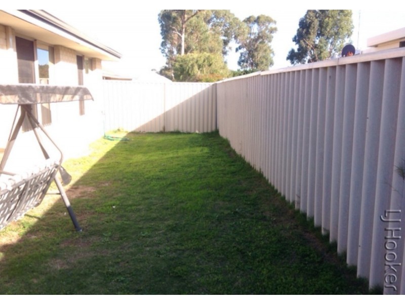 8 Pingle Drive, Greenfields WA 6210