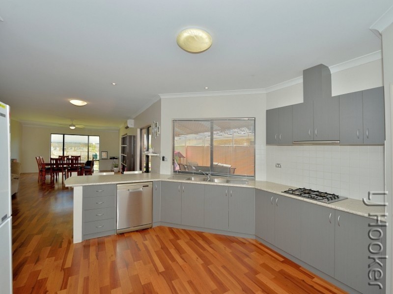 13 Winslow Crest, Lakelands WA 6180