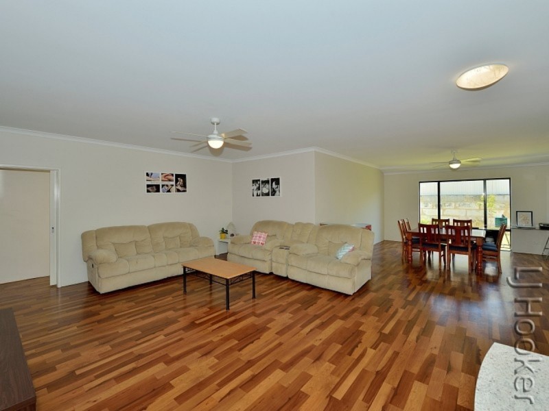 13 Winslow Crest, Lakelands WA 6180