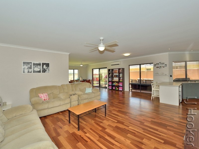 13 Winslow Crest, Lakelands WA 6180