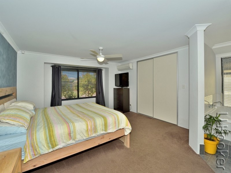 13 Winslow Crest, Lakelands WA 6180