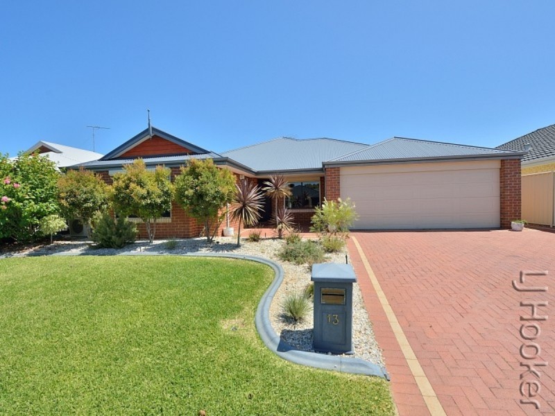 13 Winslow Crest, Lakelands WA 6180