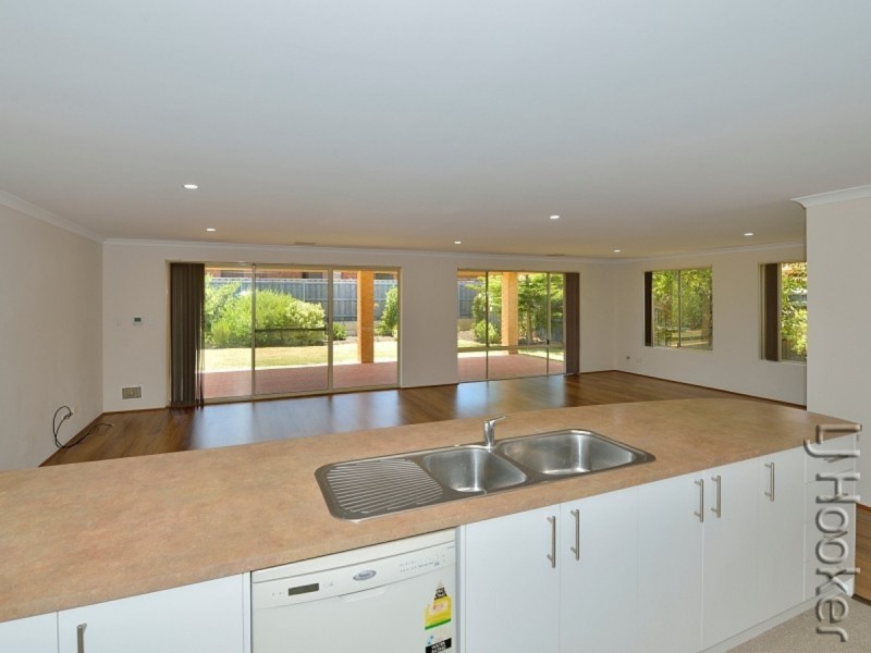 37 Seascapes Boulevard, Halls Head WA 6210