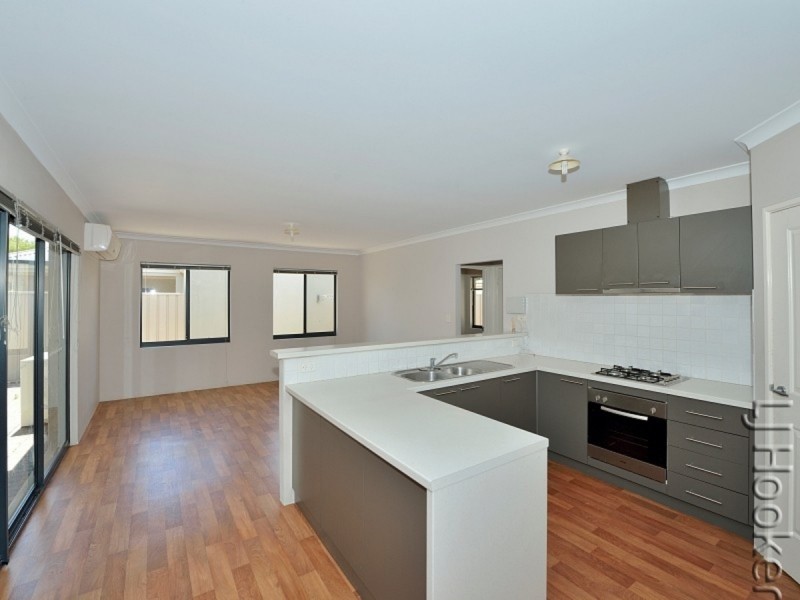 8A Loxton Street, Dudley Park WA 6210