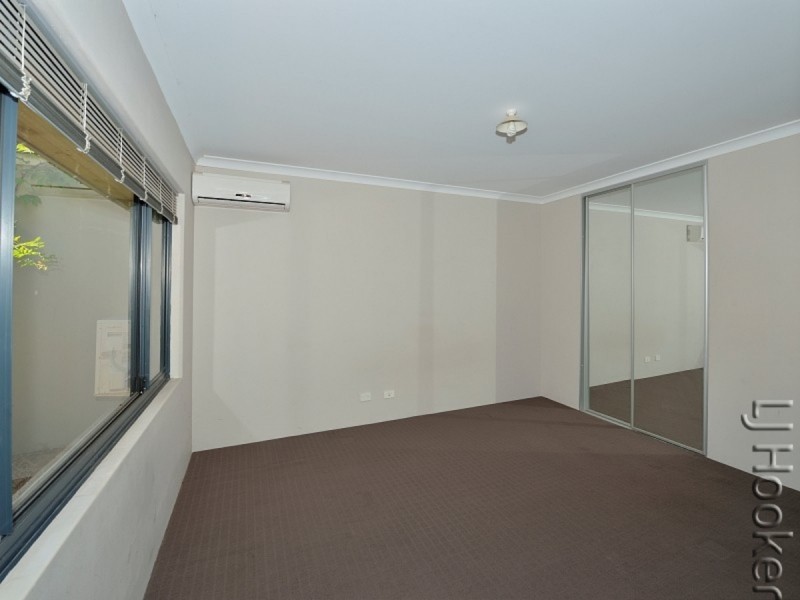 8A Loxton Street, Dudley Park WA 6210