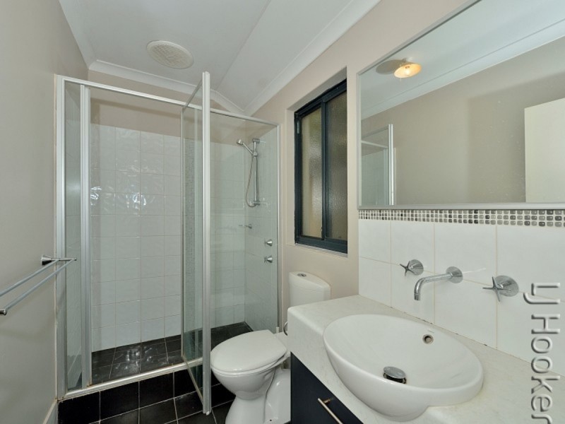 8A Loxton Street, Dudley Park WA 6210