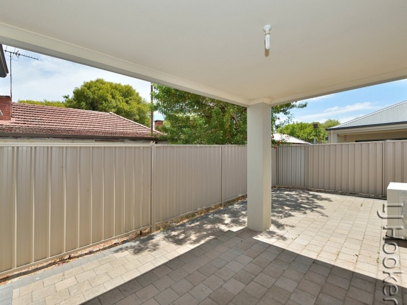 8A Loxton Street, Dudley Park WA 6210