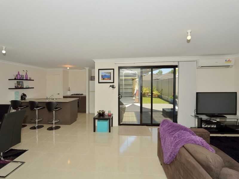 11 Sheffield Green, Greenfields WA 6210