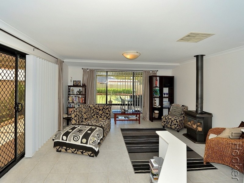 48 Paradise Circuit, Halls Head WA 6210