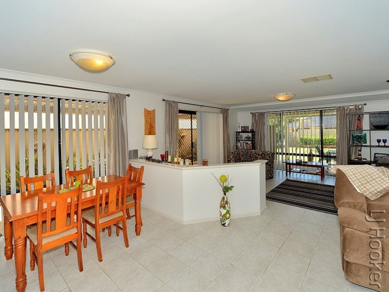 48 Paradise Circuit, Halls Head WA 6210