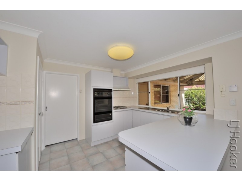 8 Parkwater Cove, Halls Head WA 6210