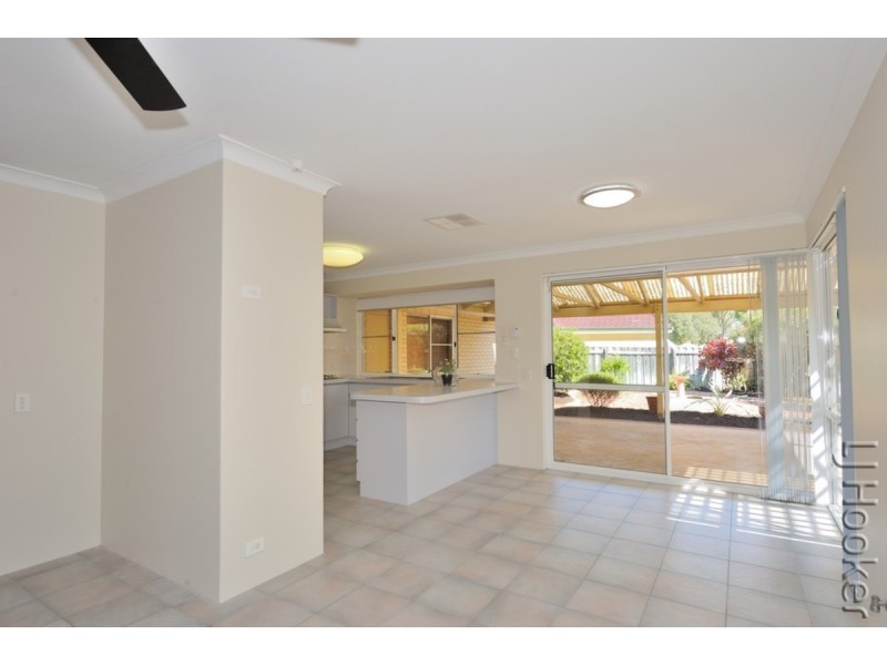 8 Parkwater Cove, Halls Head WA 6210