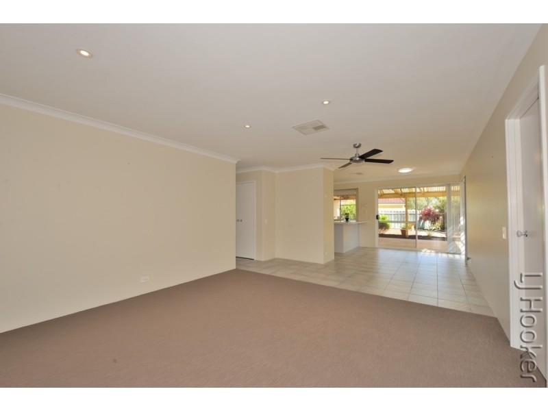 8 Parkwater Cove, Halls Head WA 6210