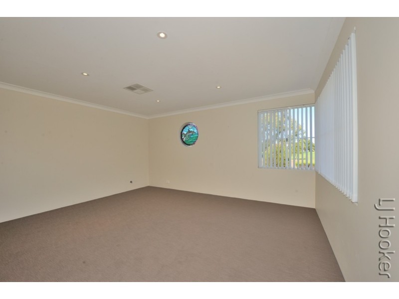 8 Parkwater Cove, Halls Head WA 6210