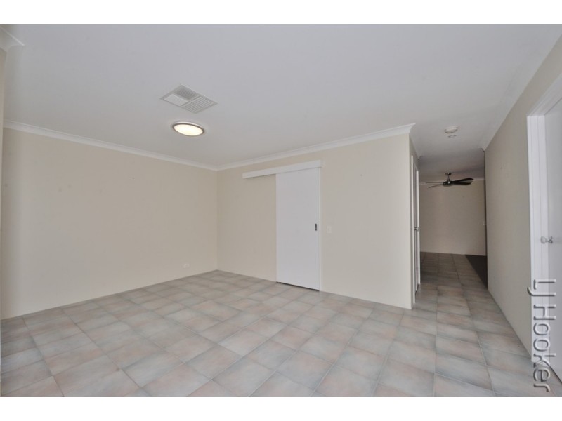 8 Parkwater Cove, Halls Head WA 6210