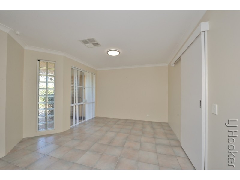 8 Parkwater Cove, Halls Head WA 6210