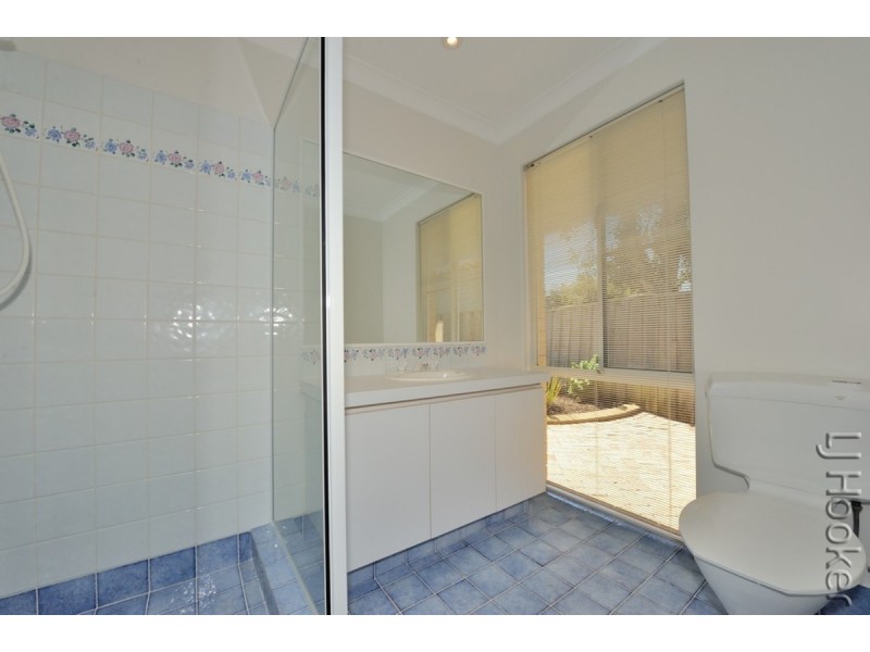 8 Parkwater Cove, Halls Head WA 6210