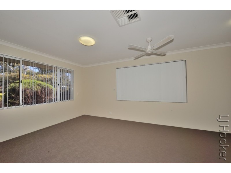 8 Parkwater Cove, Halls Head WA 6210