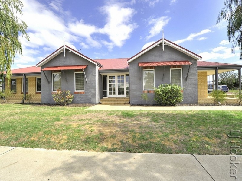 1 Dalona Parkway, Lakelands WA 6180
