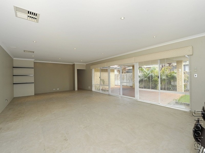 1 Dalona Parkway, Lakelands WA 6180