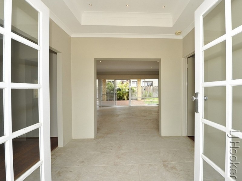 1 Dalona Parkway, Lakelands WA 6180