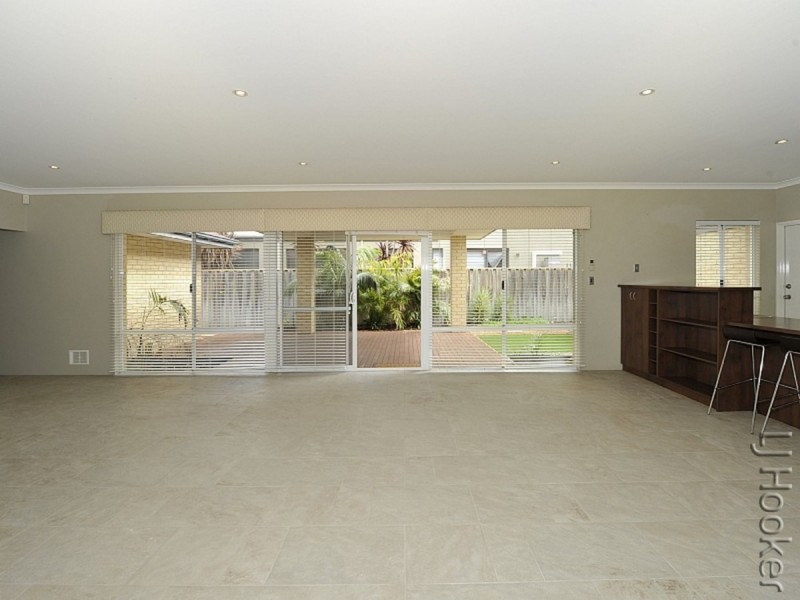 1 Dalona Parkway, Lakelands WA 6180