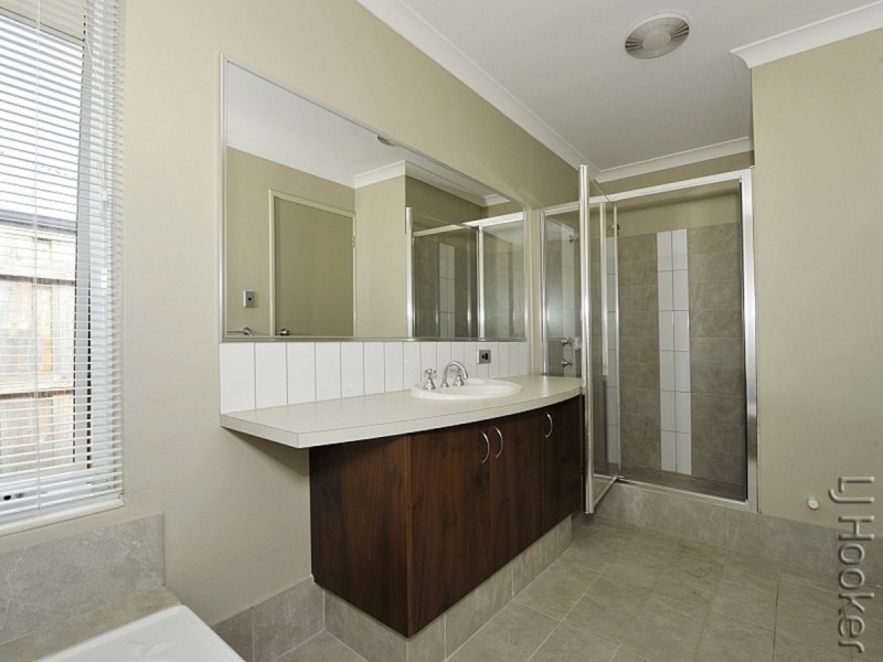 1 Dalona Parkway, Lakelands WA 6180