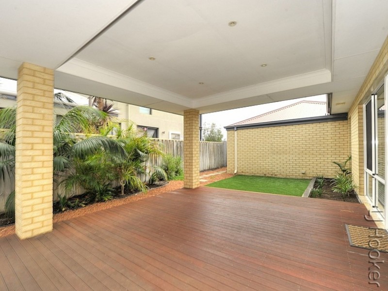 1 Dalona Parkway, Lakelands WA 6180