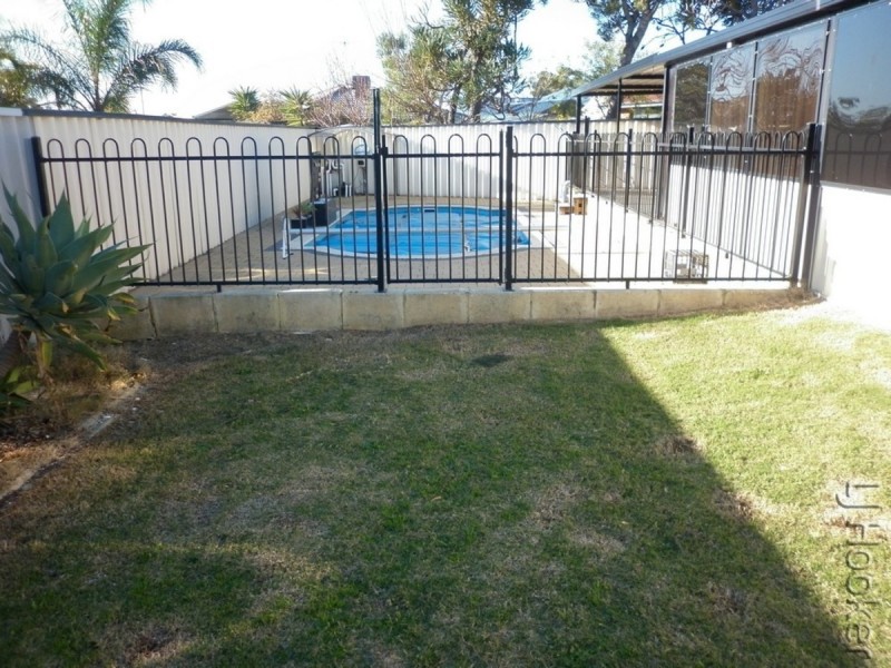 17 Cane Road, Greenfields WA 6210