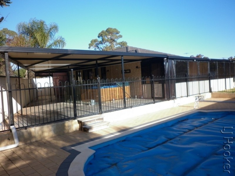 17 Cane Road, Greenfields WA 6210