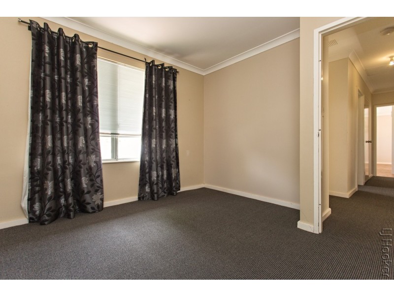 16 Redcliffe Road, Greenfields WA 6210