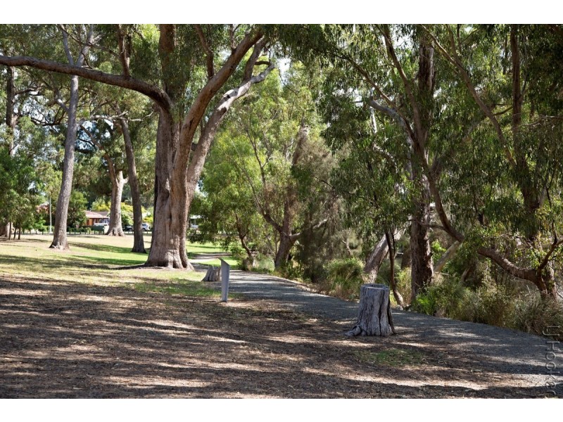 16 Redcliffe Road, Greenfields WA 6210