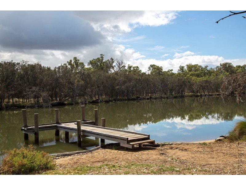 16 Redcliffe Road, Greenfields WA 6210