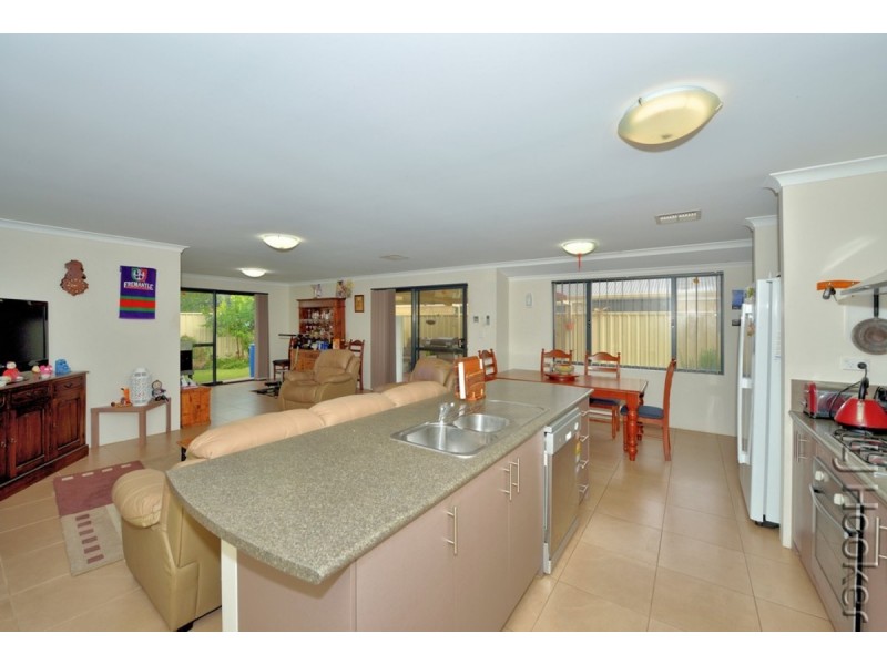 4/70 Rodoreda Crescent, Ravenswood WA 6208