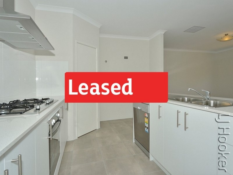 8 Aquamarine Parade, Karnup WA 6176