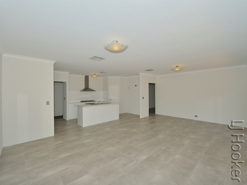 8 Aquamarine Parade, Karnup WA 6176