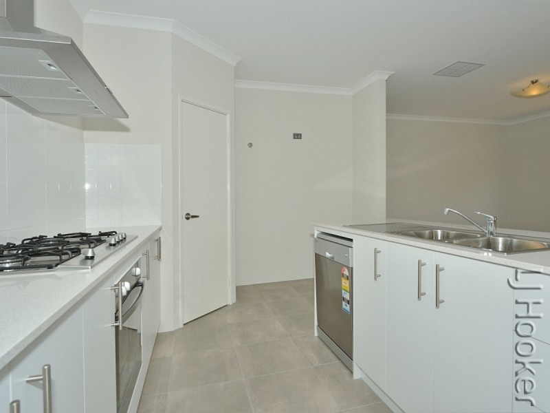 8 Aquamarine Parade, Karnup WA 6176