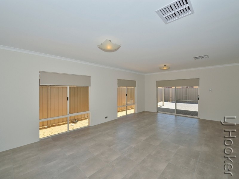 8 Aquamarine Parade, Karnup WA 6176