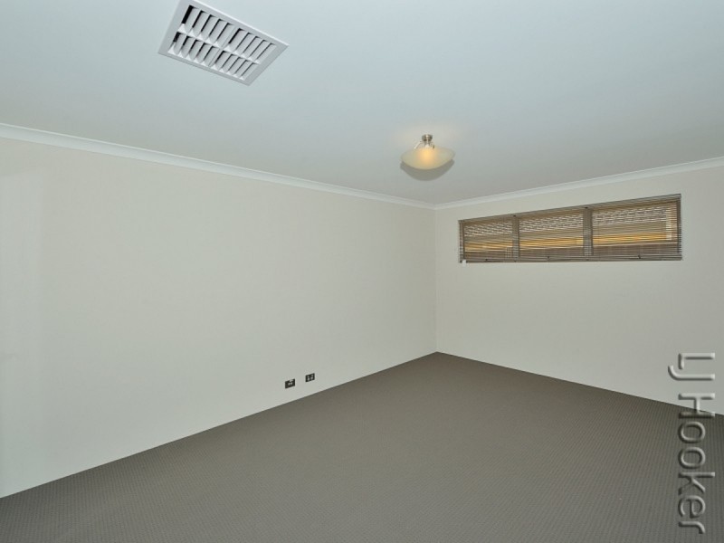 8 Aquamarine Parade, Karnup WA 6176