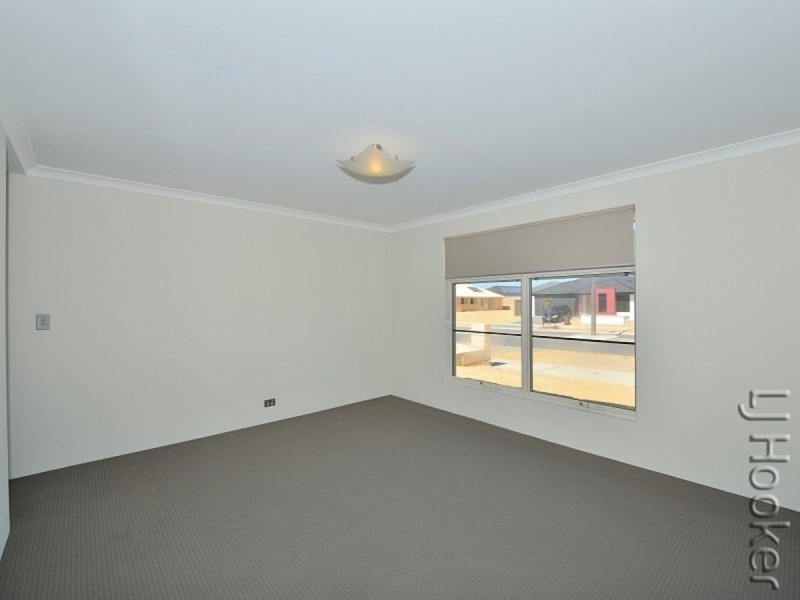 8 Aquamarine Parade, Karnup WA 6176