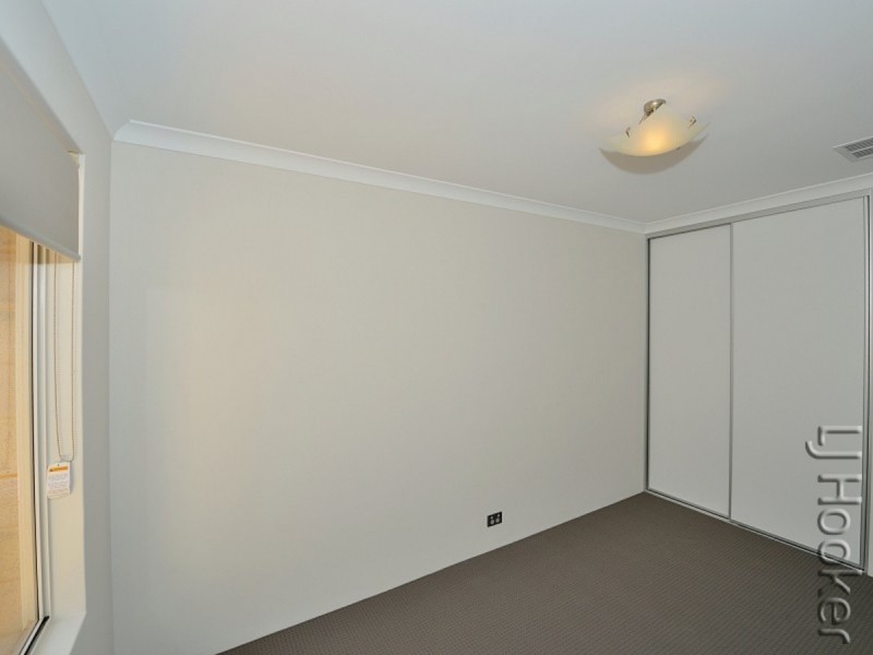 8 Aquamarine Parade, Karnup WA 6176