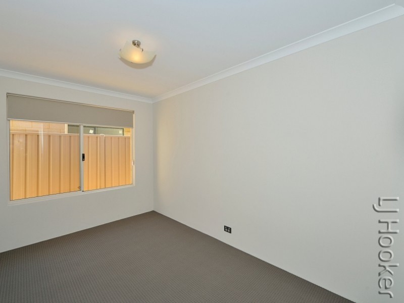 8 Aquamarine Parade, Karnup WA 6176