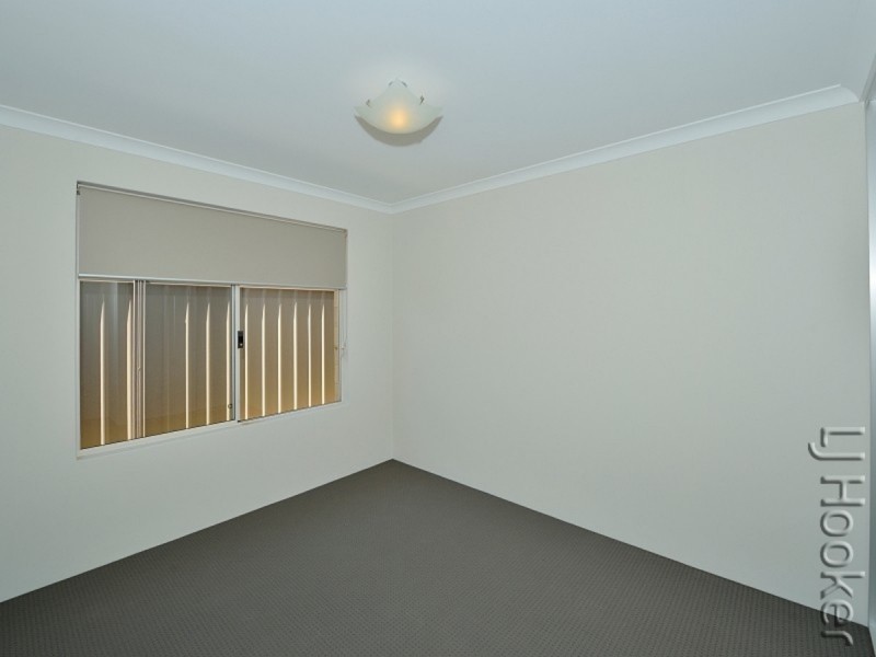 8 Aquamarine Parade, Karnup WA 6176