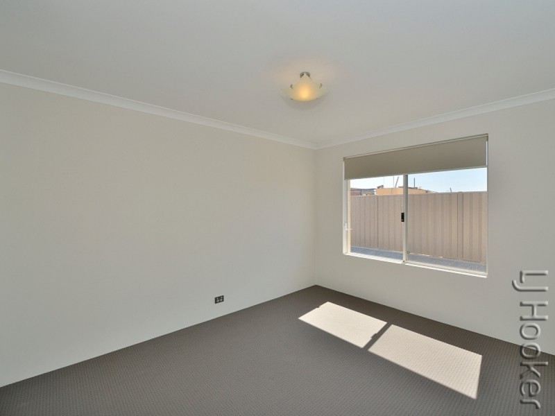 8 Aquamarine Parade, Karnup WA 6176