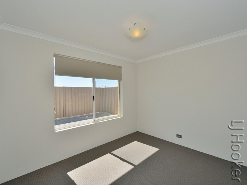 8 Aquamarine Parade, Karnup WA 6176