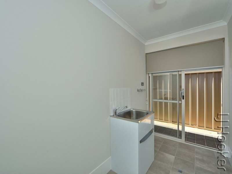 8 Aquamarine Parade, Karnup WA 6176