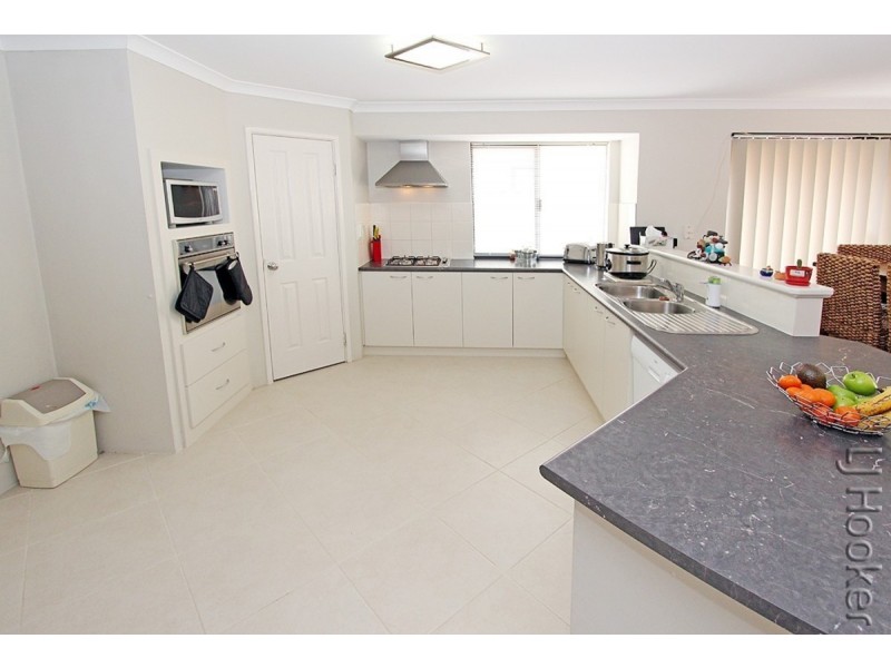 33 Seascapes Boulevard, Halls Head WA 6210