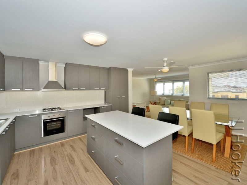 54 Leisure Way, Halls Head WA 6210